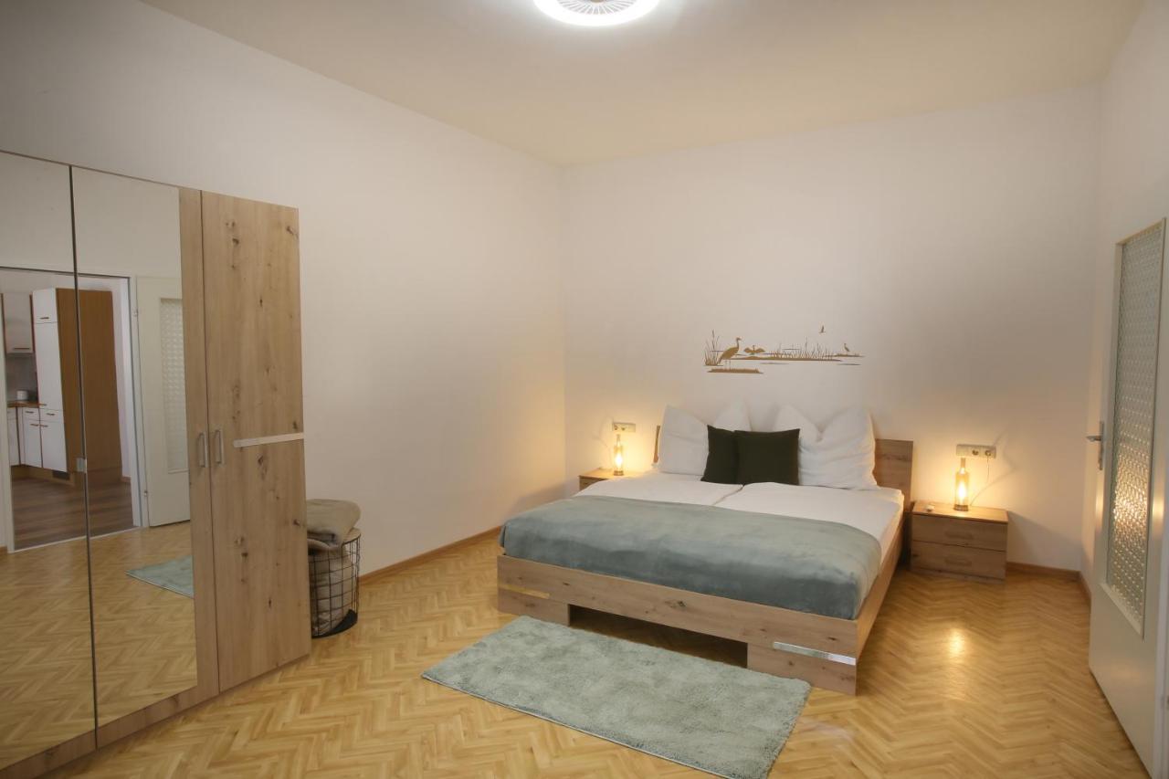 Appartment Weinbau Muellner Нойзідль-ам-Зе Екстер'єр фото