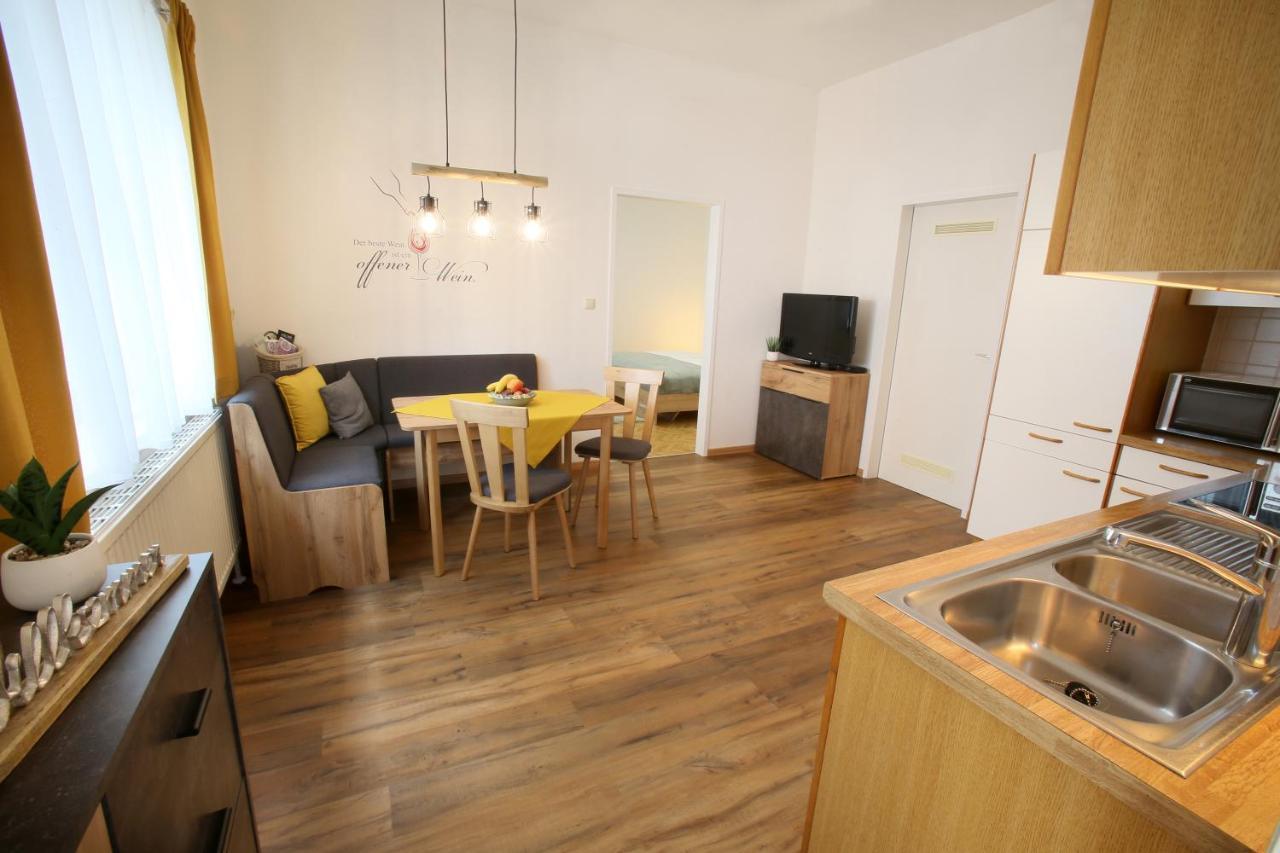 Appartment Weinbau Muellner Нойзідль-ам-Зе Екстер'єр фото